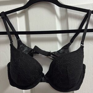 Victoria’s Secret black lace bra 34C
